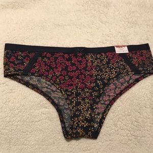 NWT Lane Bryant Cacique navy floral Extra Soft Cheeky Panties Size 18/20